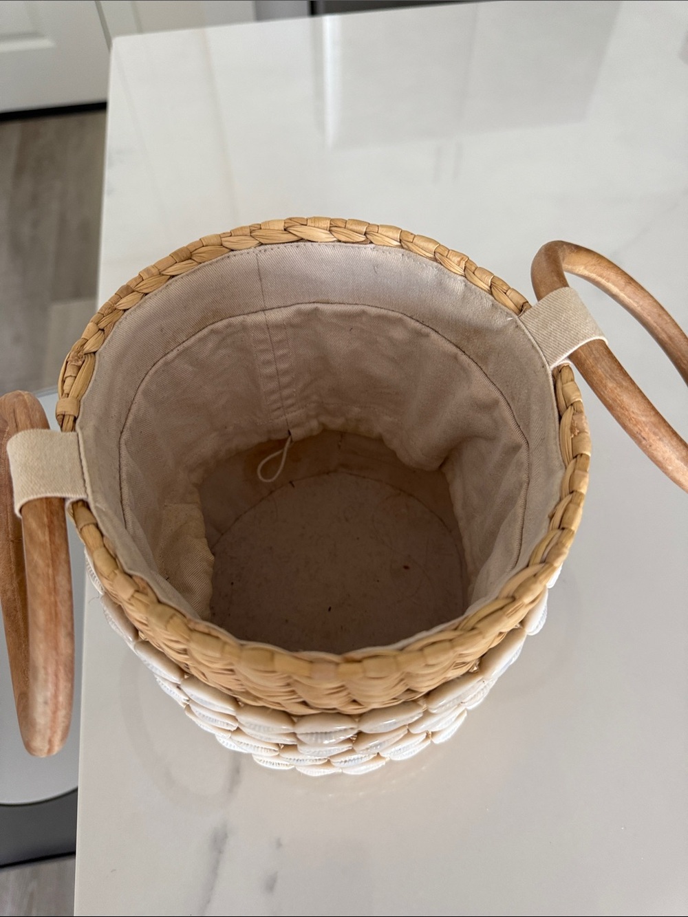 Poolside Raffia Conch Bucket Bag - Picture 4 of 4